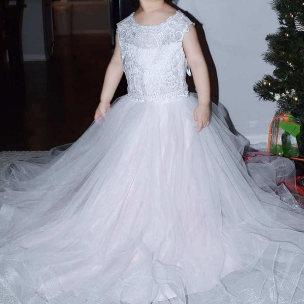 brand new handmade flower girl dress made by milanabyinna